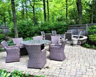A Magical Backyard Full of Quality Furniture!