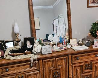 Thomasville vintage Dresser with mirror $195