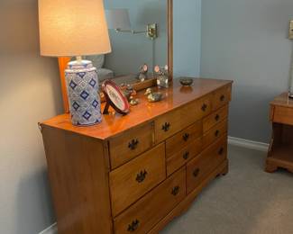 Triple dresser