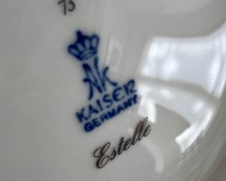  KaiserJugenstil Style "Estelle" Porcelain Lidded Vase