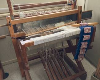 Weaving Loom  with 6 Treadles