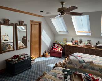 Pair of mirrors, dresser