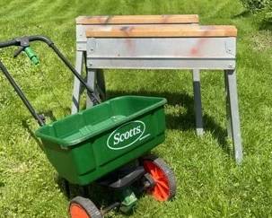 Scotts Fertilizer Spreader Saw Horses