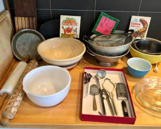 Rolling pins, mixing bowls, colanders, Pyrex bowls & pie pans 