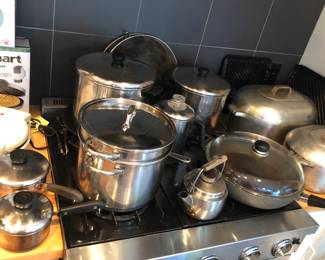 Pots & pans including Revere Ware & Wagner Ware aluminum roasters