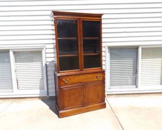 Vintage Bassett Furniture SOLID WOOD Mahogany Curio China Hutch