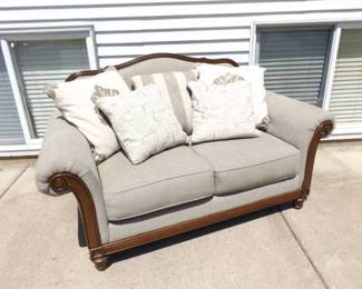 NICE Love Seat and Pillows