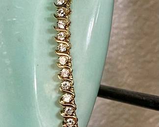 3ctw diamond tennis bracelet 42 diamonds set in 14k gold