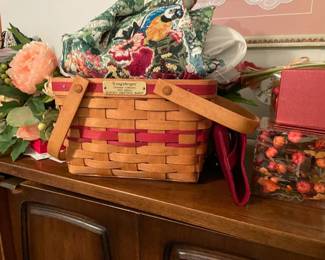 . . . Collector's Club Longaberger basket