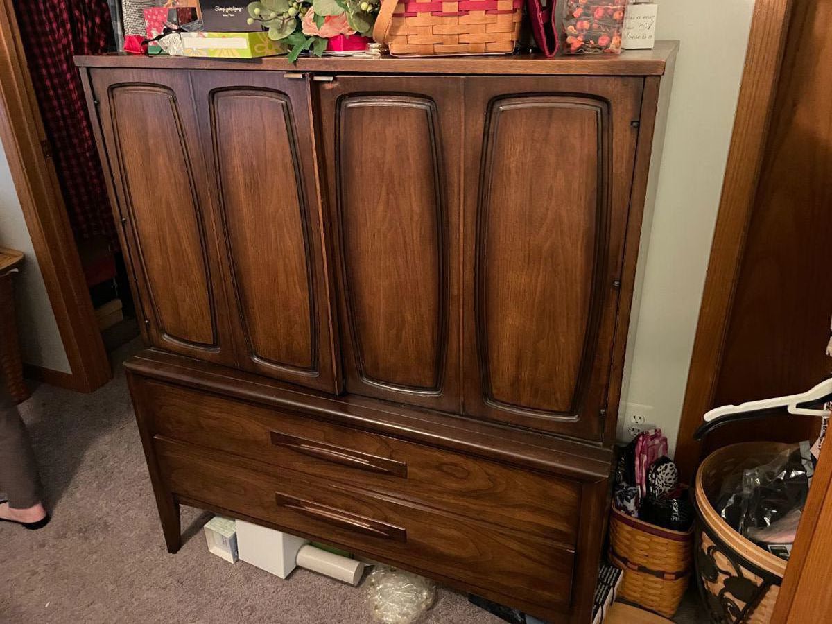 . . . mid-century Broyhill dresser/wardrobe -- great find