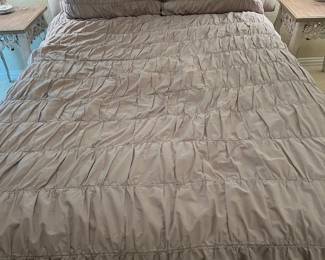 Full/Queen bedding and pillowcases