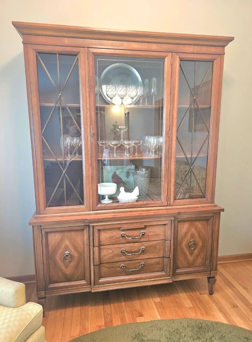 Estate sale in Worthington!! Mid Century... starts on 5/31/2024