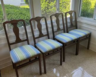4 foldable extra chairs