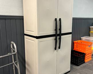 Storage cabinet