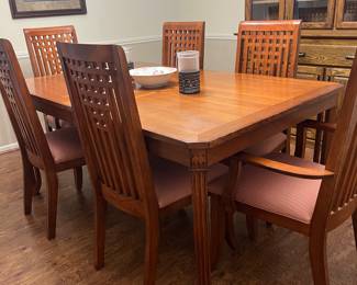 Dining table & 6 chairs