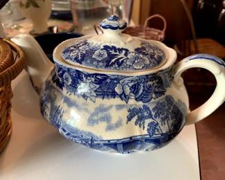 Vtg Henley Oxon Thames River Scenes by Palissy Pottery England Blue and White Teapot and Cups