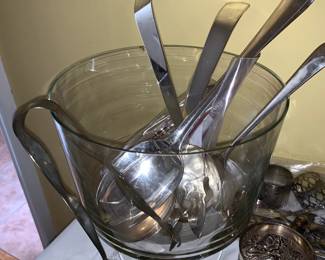 Serving bowls of many sizes with serving ware