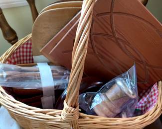 Wood decor and kitchen items