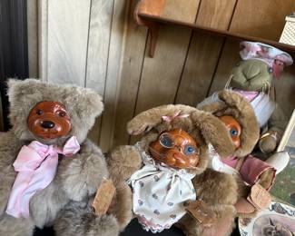 Raikes Wooden Face Bears