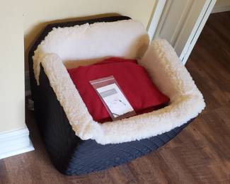 Doggy car seat - for the discerning doggy traveler! 