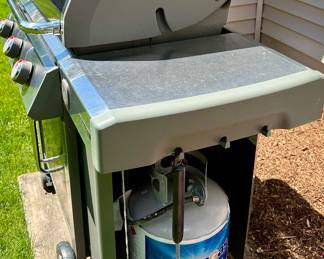VG+ Weber Genesis II with GS4, Propane Tank, Weber Cover 