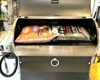 Recteq grill, lightly used