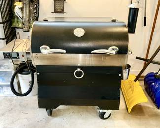 Recteq grill, lightly used