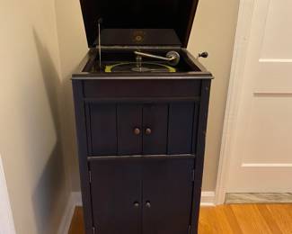 1916 Columbia Phonograph with extra needles and records (plays great!)