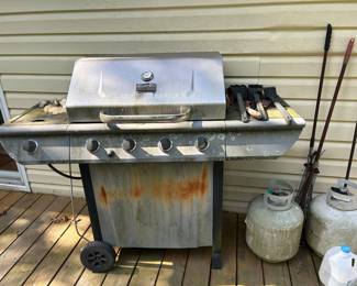 Gas grill with 2 gas bottles 