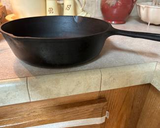 Deep iron skillet - no lid