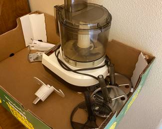 Sunbeam LeChef food processor with accessories