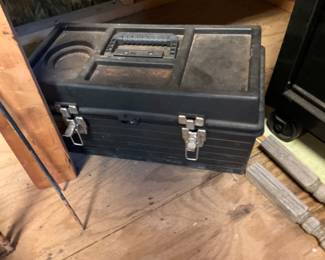 Outside storage building - Small tool box 
