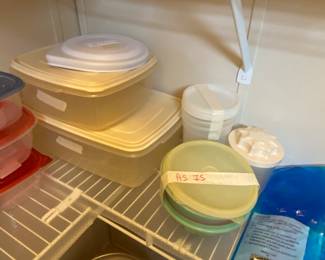 Tupperware & plastic storage items