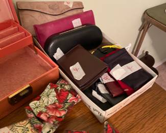 Billfolds, coin purses bows, small jewelry box