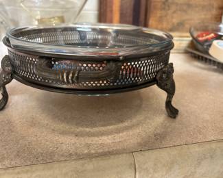 Side view of casserole dish holder