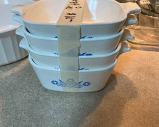 Corning ware set of 4 serving containers - no lids
