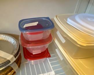Plastic containers with lids 