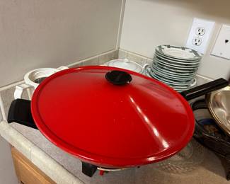 Wok with lid