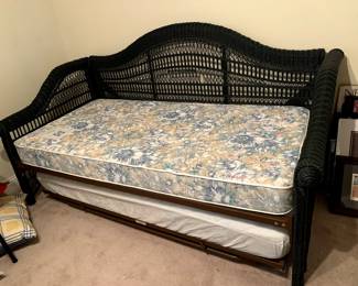 #100	BDR3 - Bed	Real Dark Green Wicker DayBed w/pull-out Trundle & Double Mattress	 $175.00 			
