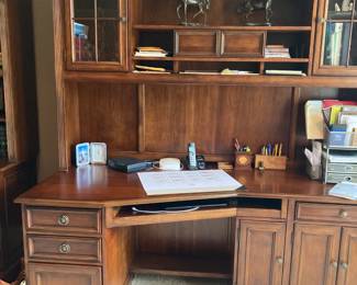 Hooker workstation desk 2 pieces