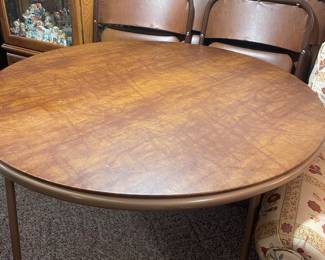 Card table and chairs in great condition. 