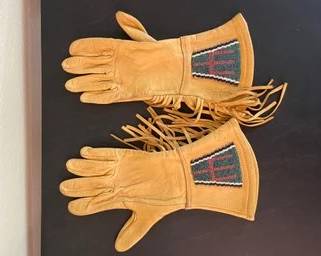 Pair Cattle Kate Beaded Leather Gloves C109