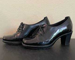 Pair Of Vintage Clarks Bendables Oxford Laced Boots