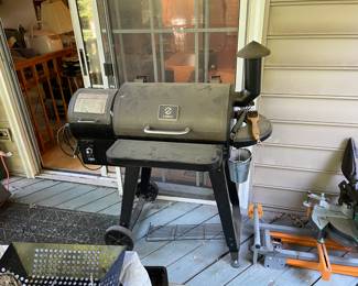 Smoker grill pellet