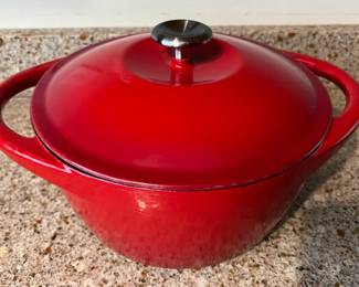 Red enamel cast iron 6.6 quart Dutch oven