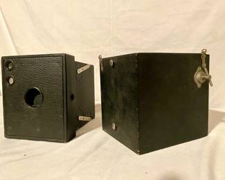 023 255 Atq. Kodak Brownie Camera Model B