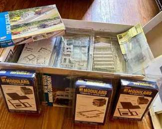 326 Large Model Train Modular Assortment