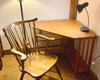 011 Corner Office Desk