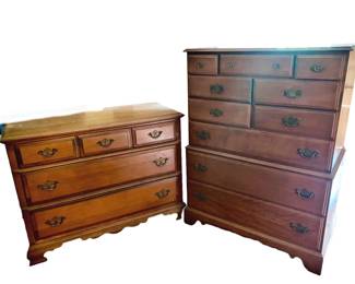 387 Pair Of Dressers
