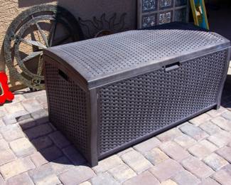 Outdoor storage container